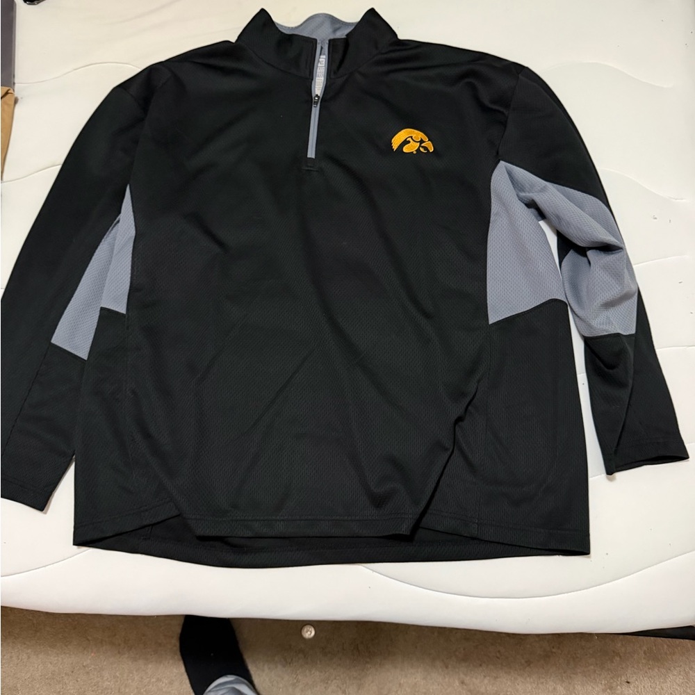 Pro Edge Iowa Hawkeyes Pullover